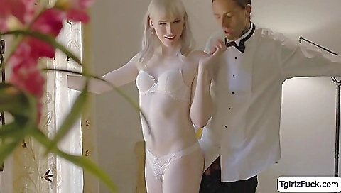 Bareback sex with big booty babe in a leather t-shirt