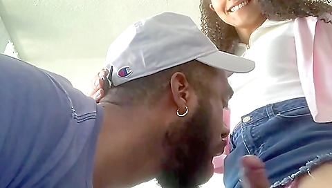 Ebony pornstar deepthroat and cumming in the hardcore scene