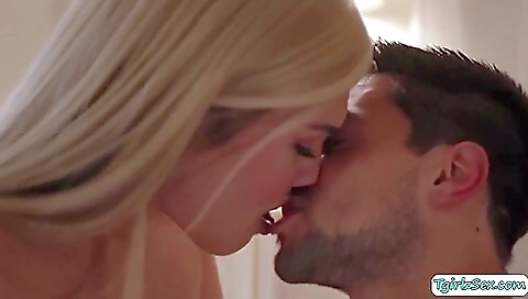 Bareback and deepthroat anal sex with a blonde shemale