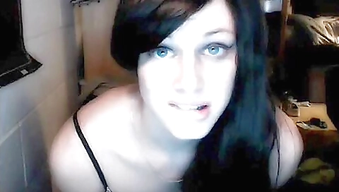 Amateur blonde takes off red head hair and gets a facial in pussy