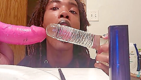 Ebony babe gets her pussy filled up with a big dick