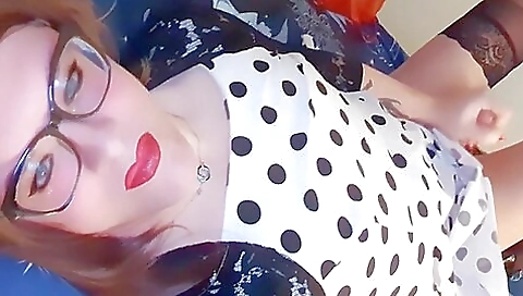 Red-haired slut plays with her wet cunt on the bed